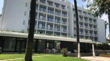 Facade of the Relax Hotel