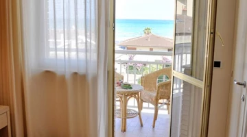 Chambre avec balcon meublé