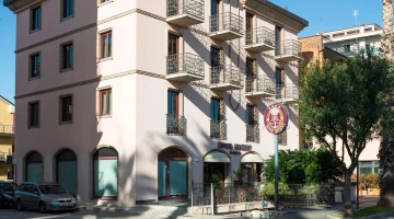 Hotel Regent seen from the outside