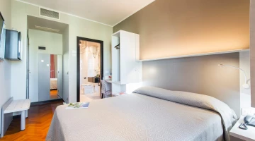 Double room with private bathroom