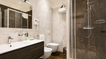 Private facilities with shower box