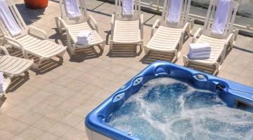 Hot tub on the terrace