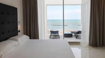 Deluxe double room with sea view balcony