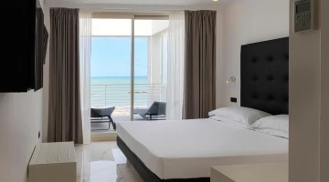 Deluxe double room with sea view balcony