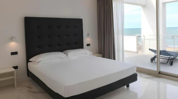 Deluxe double room with sea view balcony