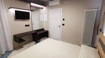 Chambre double avec TV et bureau