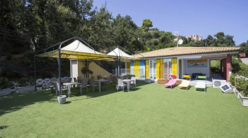 Large furnished garden