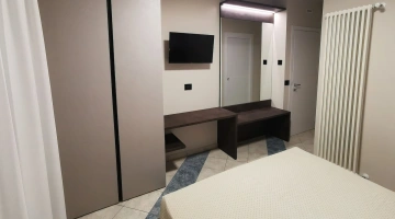 Double room with TV and desk