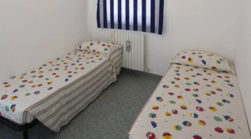 Chambre double avec lits simples dans l&#39;appartement