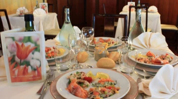 Plats de poisson à table