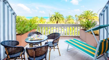 Terrasse privée meublée