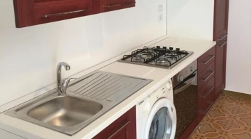 Cucina attrezzata con lavatrice