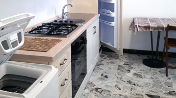 Cucina accessoriata dell'appartamento