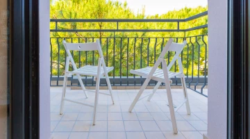 connecting balcony