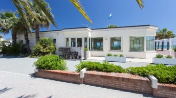 Exterior of the restaurant on the beach