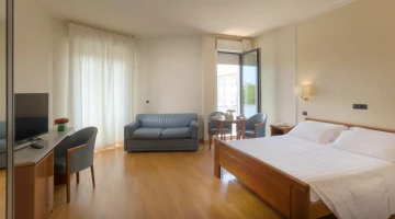 Classic double room with private balcony