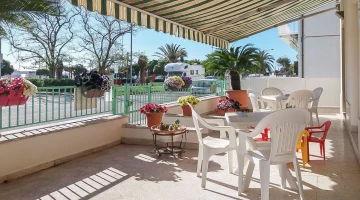 Furnished shared terrace