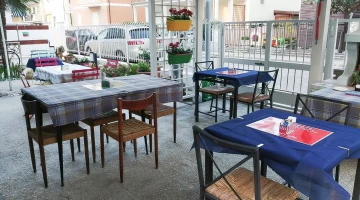 Furnished internal courtyard