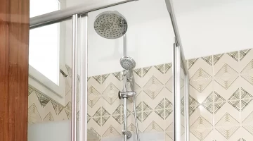 Private bathroom with shower box