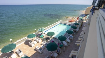 Panoramaterrasse mit Swimmingpool