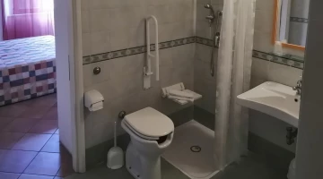 Badezimmer für Behinderte ausgestattet