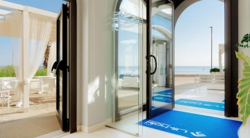 Direct access to the beach