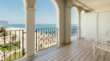 Möblierte Terrasse mit Meerblick in der Suite