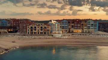 Blick auf das Hotel vom Strand aus