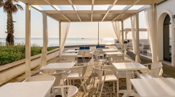 Möblierter Pavillon
