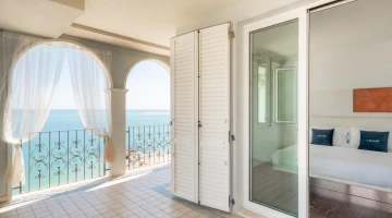 Suite mit großer Terrasse mit Meerblick