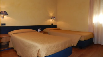 Comfort double room with single beds