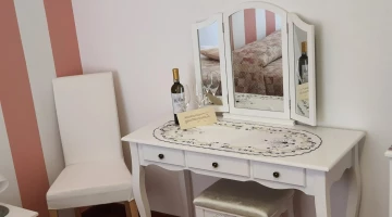 Furnishing details