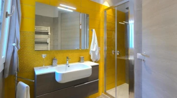 Badezimmer im Dreibettzimmer