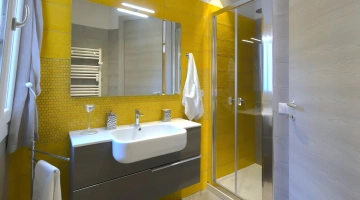 Triple room bathroom