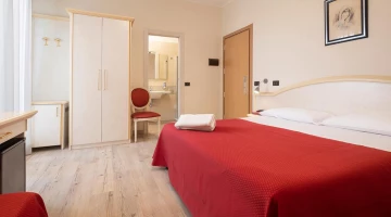 Quadruple room with private bathroom