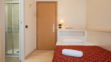 Single room with private bathroom