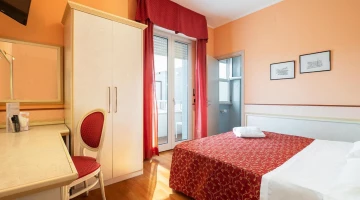 Double bedroom with balcony