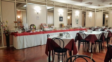 Breakfast room with buffet