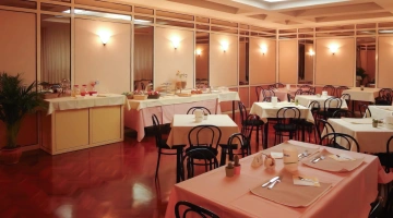 Sala colazioni con buffet