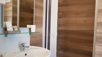 Bathrooms with shower cubicles