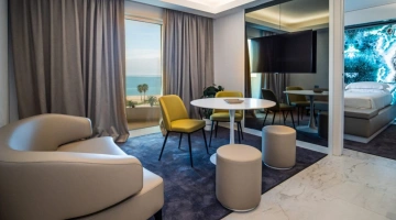 Suite with sitting room
