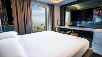 Suite with balcony and sea view