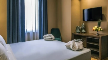 Deluxe Doppelzimmer mit Schreibtisch und TV