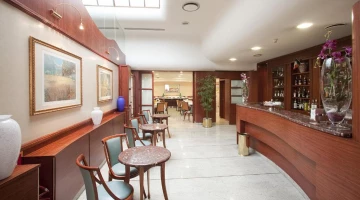 Barraum und Zugang zum Restaurantraum