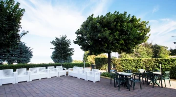 Furnished external courtyard