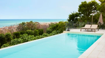 Seasonal swimming pool