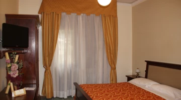 Double room with TV
