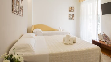 Dreibett-/Vierbettzimmer