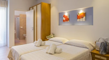 Dreibett-/Vierbettzimmer