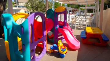 Spieleecke im Schwimmbad-/Gartenbereich